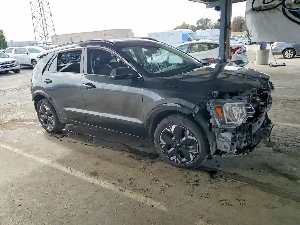 KNDCR3L17P5037231 2023 KIA NIRO-3