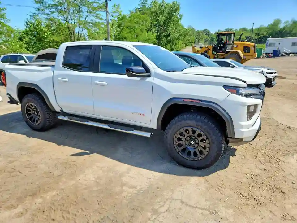 1GTP6DEKXR1263053 2024 GMC CANYON-3