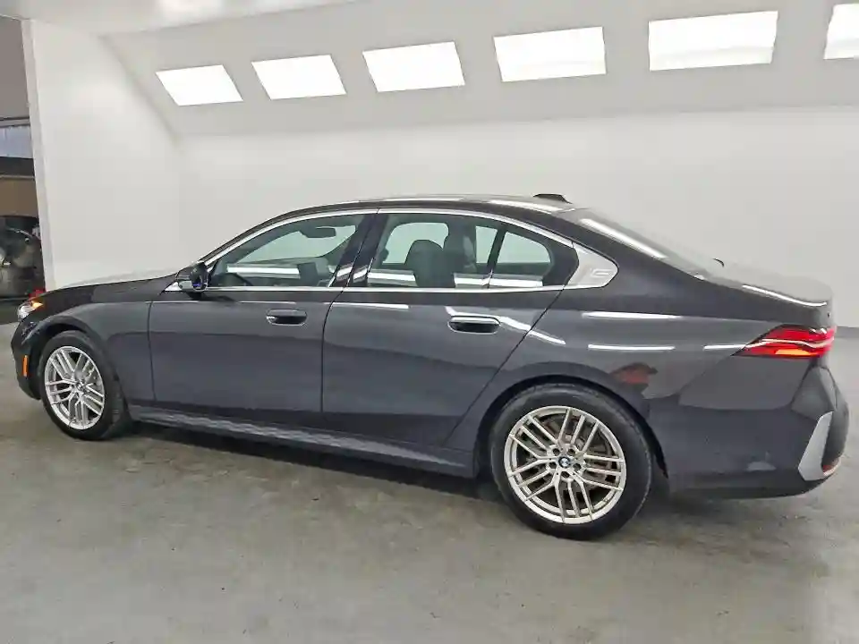 WBA53FJ0XSCU81310 2025 BMW 5 SERIES-1