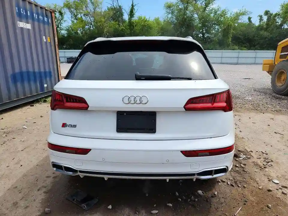 WA1A4AFY7J2203432 2018 AUDI SQ5-5