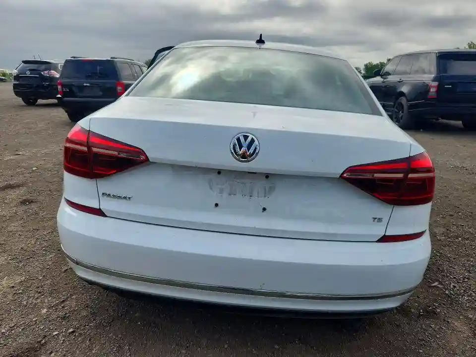 1VWAA7A34JC031557 2018 VOLKSWAGEN PASSAT-5