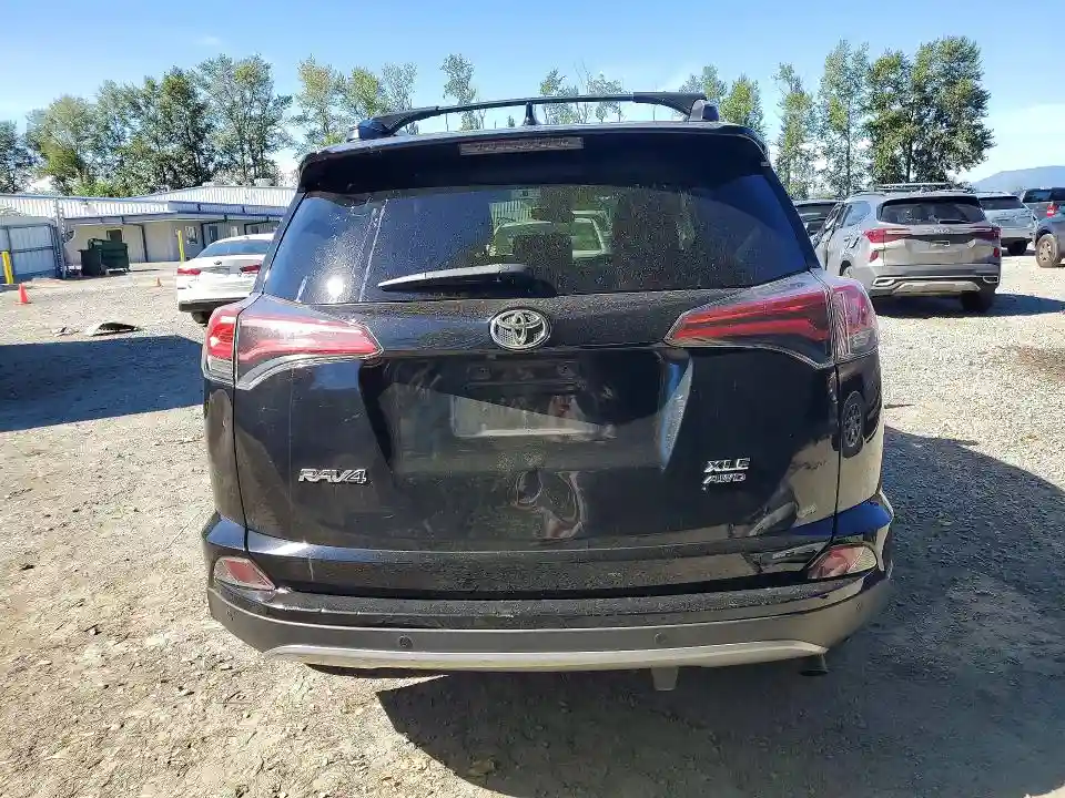 2T3RFREV4JW745944 2018 TOYOTA RAV4-5