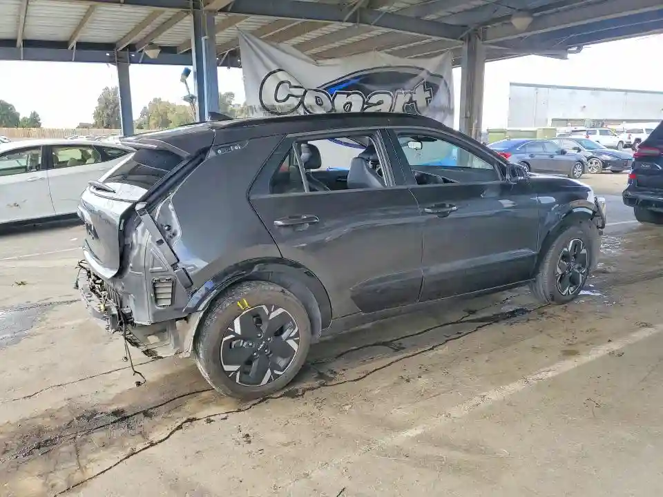 KNDCR3L17P5037231 2023 KIA NIRO-2