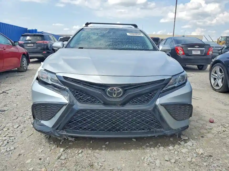 4T1B11HK0JU619818 2018 TOYOTA CAMRY-4