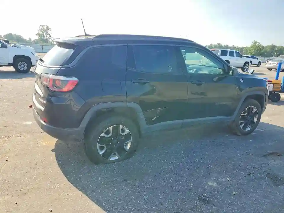 3C4NJDDB6JT130746 2018 JEEP COMPASS-2