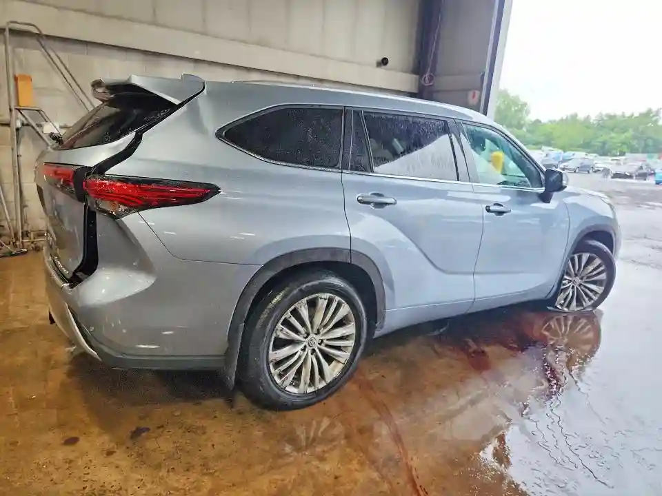 5TDFZRBH6MS086568 2021 TOYOTA HIGHLANDER-2