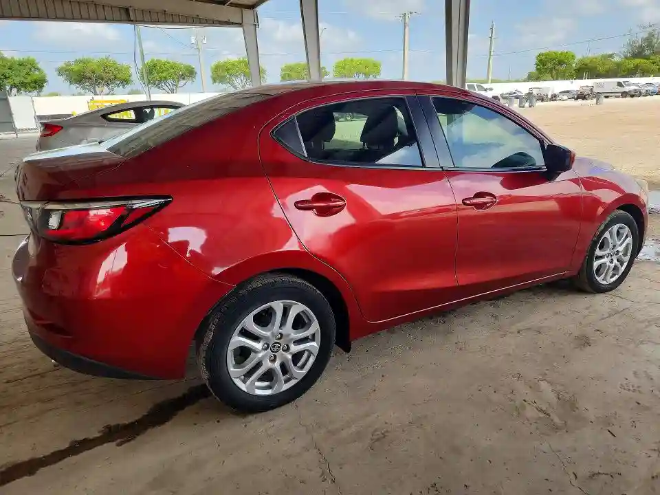 3MYDLBYV1JY302636 2018 TOYOTA YARIS-2