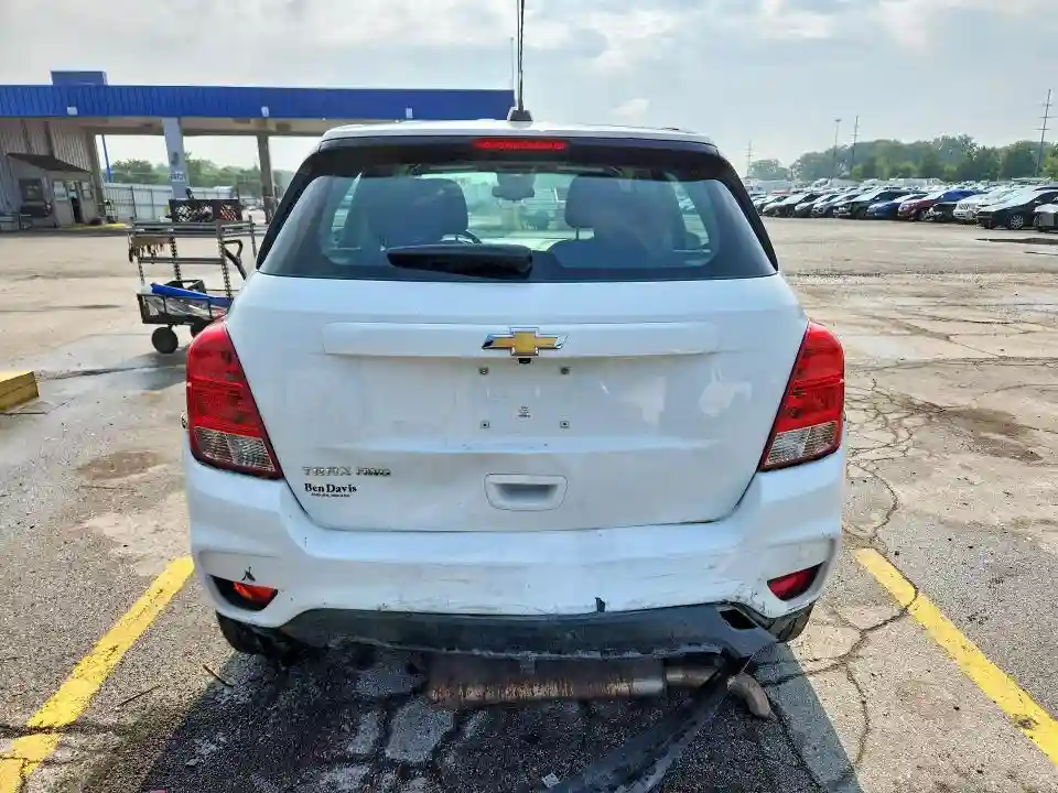 KL7CJNSB0JB698828 2018 CHEVROLET TRAX-5