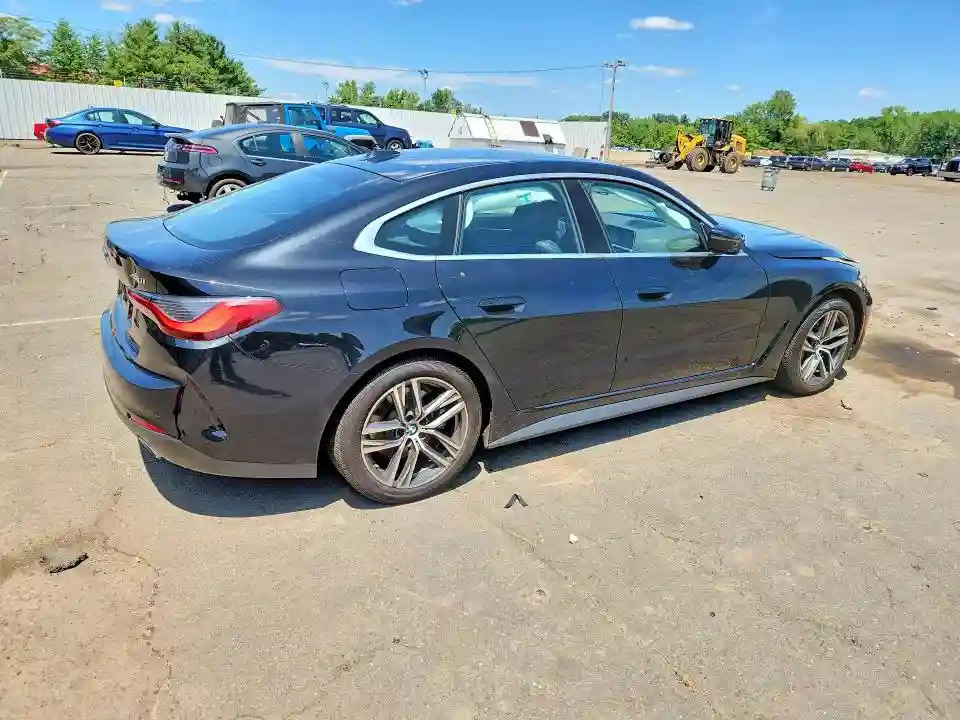 WBA63AV00NFM71714 2022 BMW 4 SERIES-2