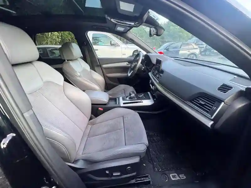 WA1A4BFY2J2020221 2018 AUDI SQ5-4