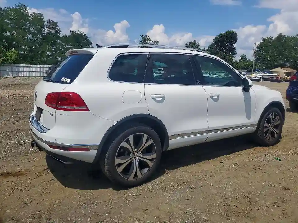 WVGRF7BP4HD004299 2017 VOLKSWAGEN TOUAREG-2