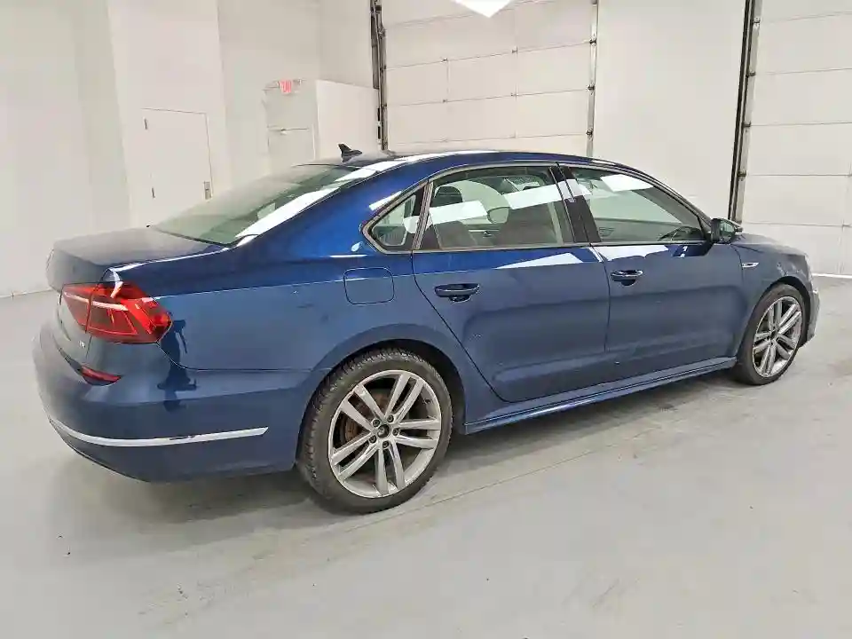 1VWAA7A33JC010327 2018 VOLKSWAGEN PASSAT-2