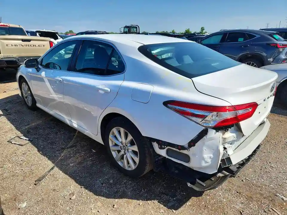 4T1B11HK2JU076035 2018 TOYOTA CAMRY-1