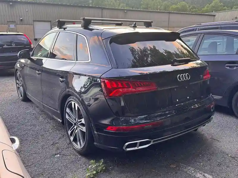 WA1A4BFY2J2020221 2018 AUDI SQ5-2