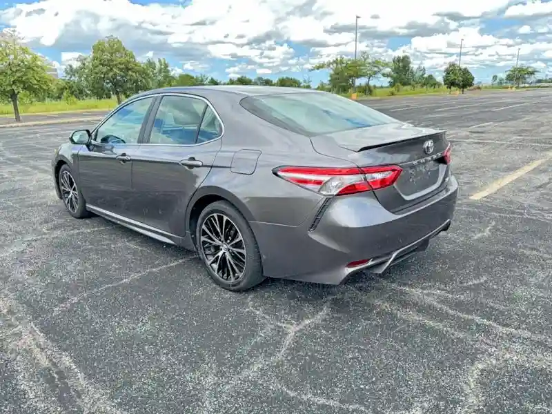 4T1B11HKXJU560650 2018 TOYOTA CAMRY-2