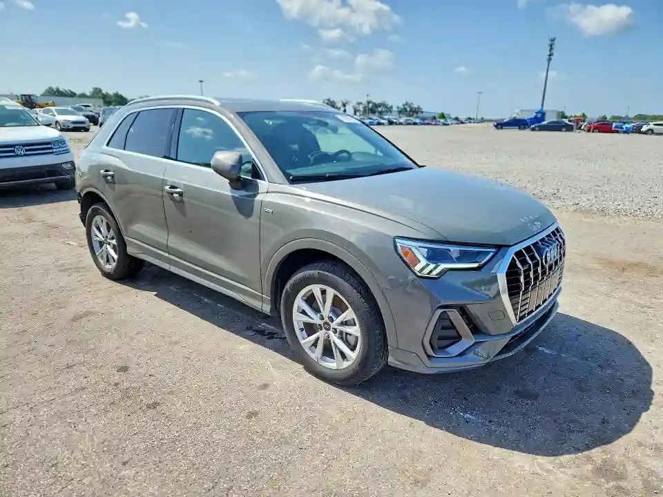 WA1DECF34P1110666 2023 AUDI Q3-3