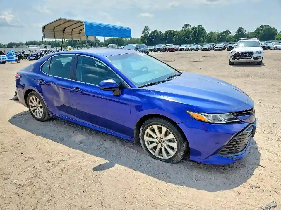 4T1B11HK9JU585636 2018 TOYOTA CAMRY-3