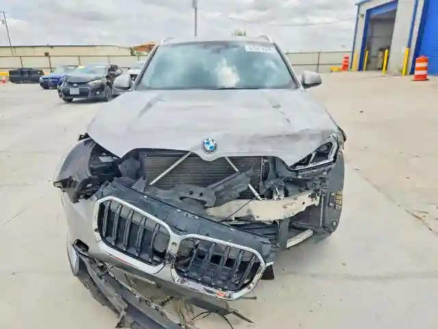 WBX73EF05P5W46015 2023 BMW X1-4