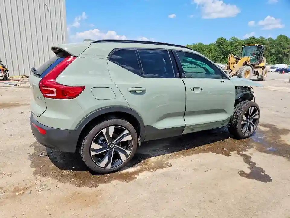 YV4L12UC6S2605977 2025 VOLVO XC40-2