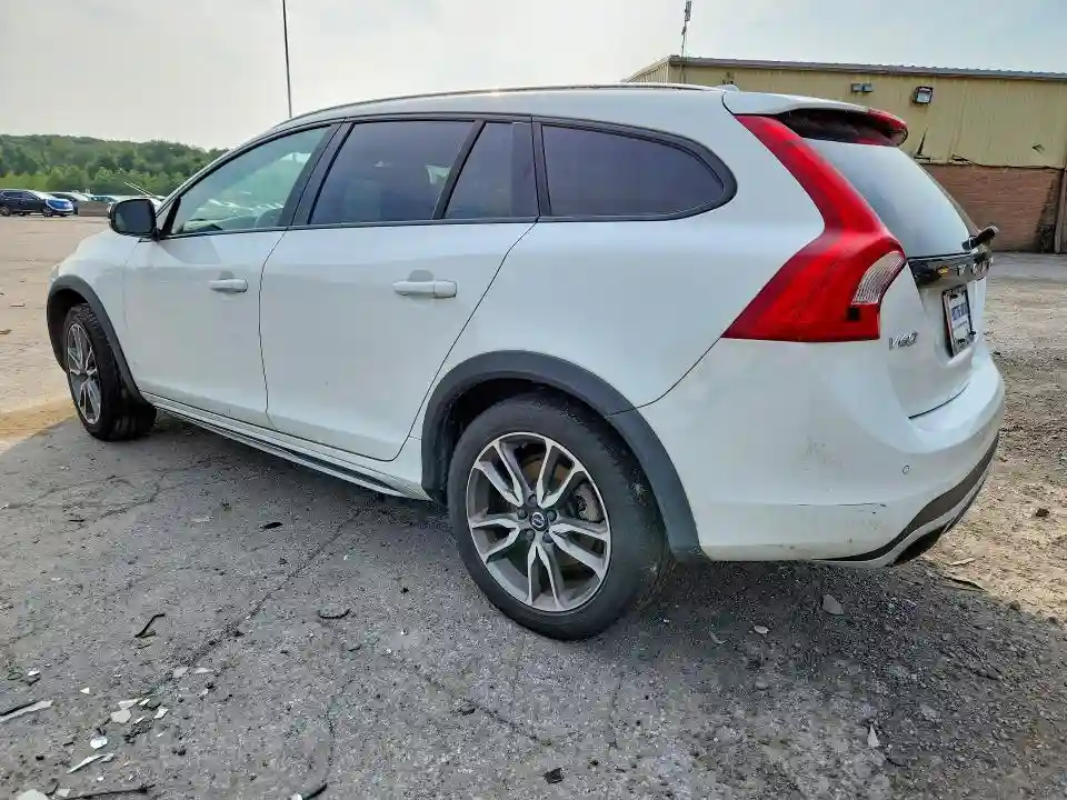 YV4612HK5G1008606 2016 VOLVO V60-1