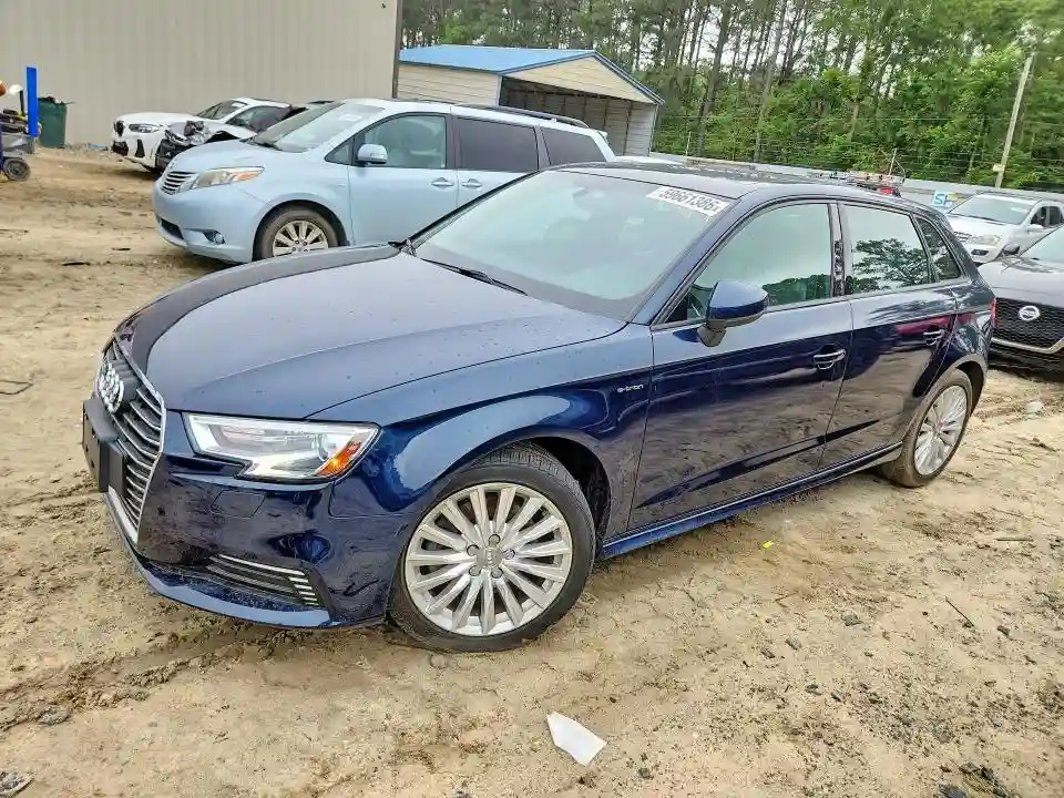 WAUUPBFF5JA063432 2018 AUDI A3-0
