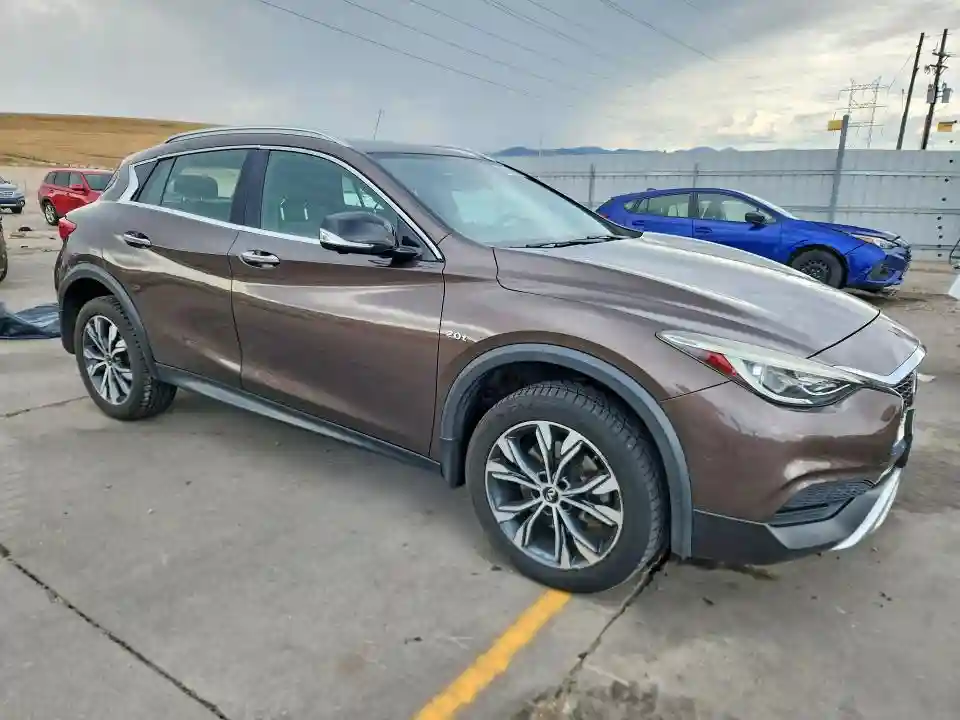 SJKCH5CR1KA009121 2019 INFINITI QX30-3