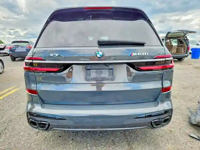5UX33EM01R9T61501 2024 BMW X7-5