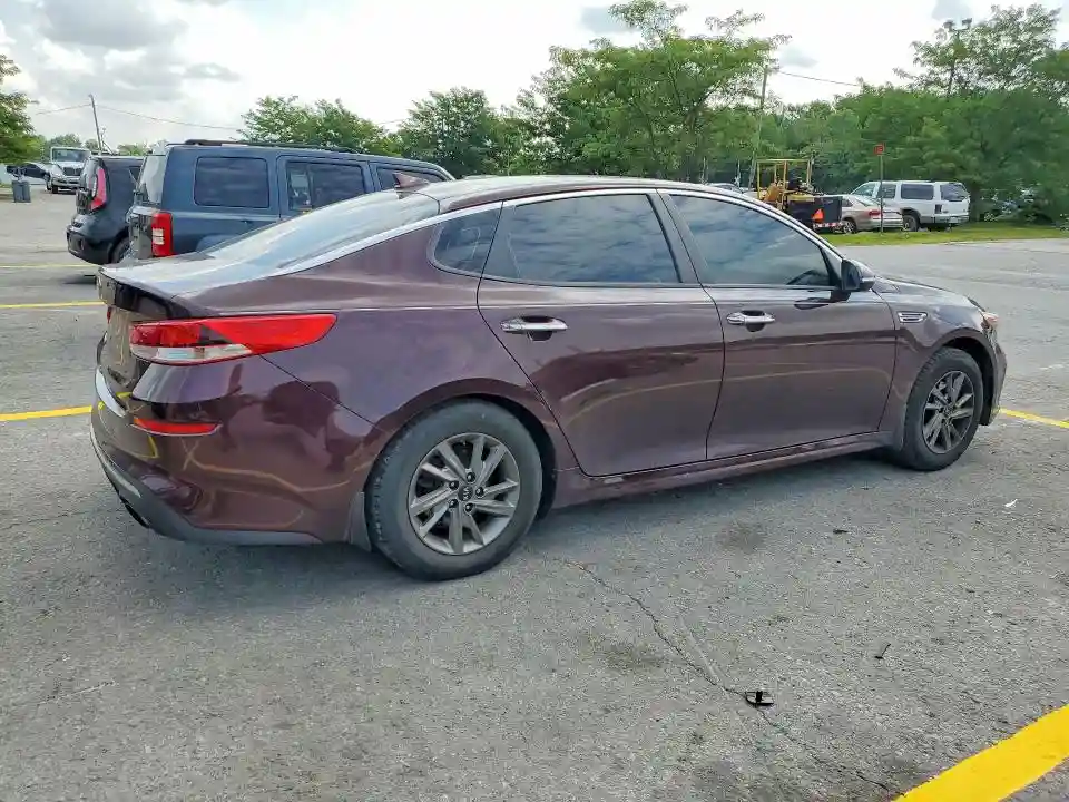 5XXGT4L32KG365073 2019 KIA OPTIMA-2