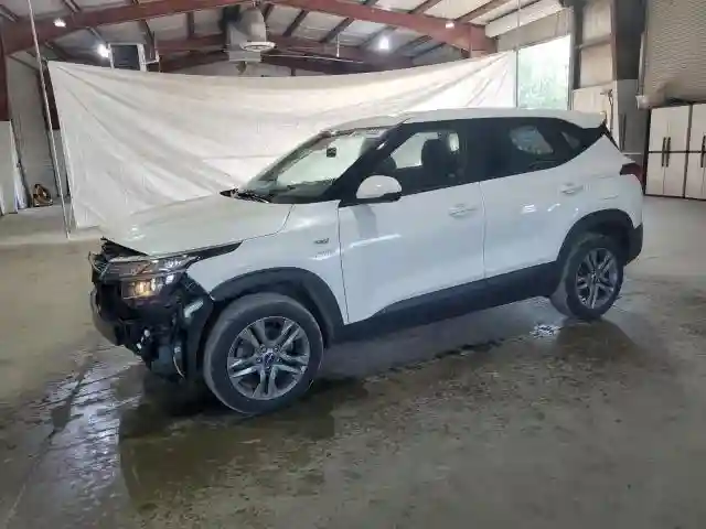 KNDEPCAAXN7256476 2022 KIA SELTOS-0