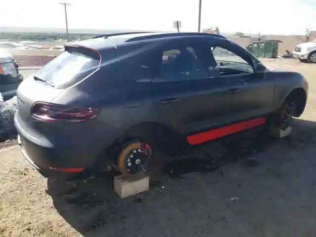 WP1AF2A56HLB61843 2017 PORSCHE MACAN-2