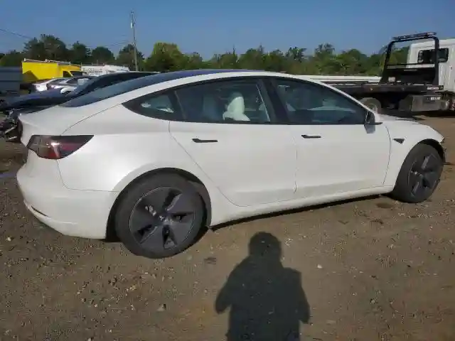 5YJ3E1EA1PF564693 2023 TESLA MODEL 3-2