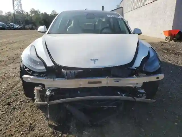 5YJ3E1EA1PF564693 2023 TESLA MODEL 3-4