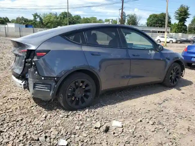 7SAYGDEE1PA192096 2023 TESLA MODEL Y-2