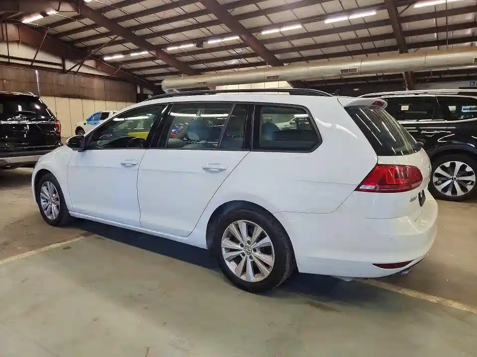 3VW017AU9HM520159 2017 VOLKSWAGEN GOLF-1