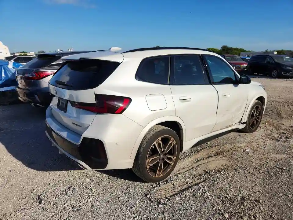 WBX73EF01P5X15802 2023 BMW X1-2