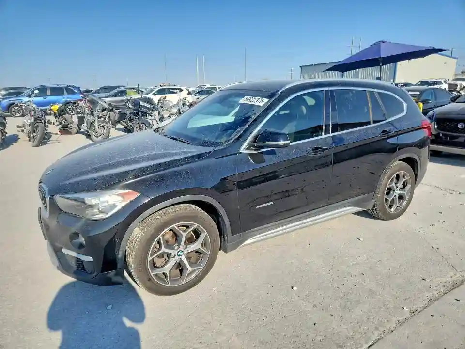 WBXHT3C38J5F91772 2018 BMW X1-0