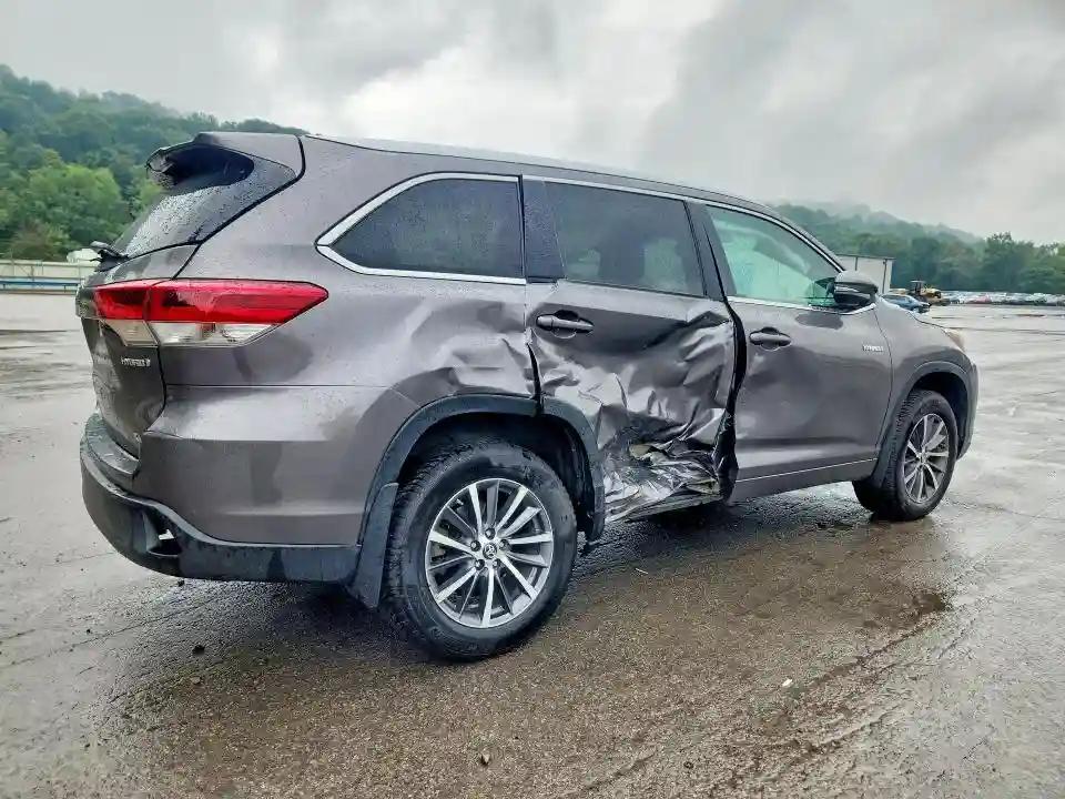 5TDJGRFH6HS031795 2017 TOYOTA HIGHLANDER-2