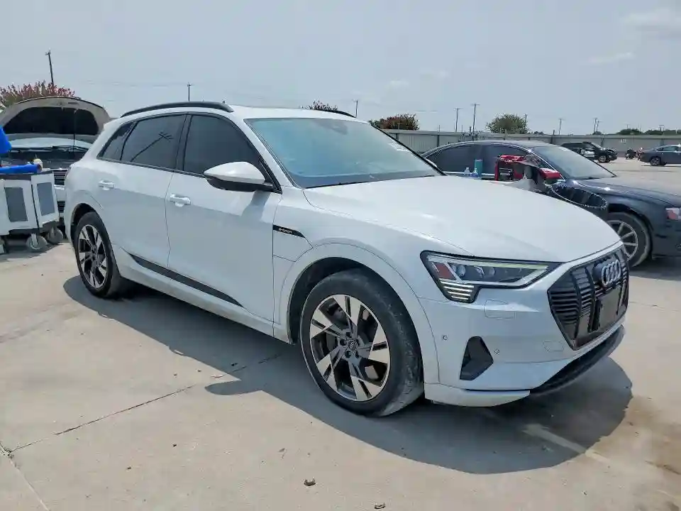 WA1AAAGEXNB007777 2022 AUDI E-TRON-3
