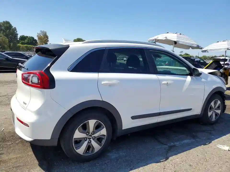 KNDCB3LC4J5133508 2018 KIA NIRO-2