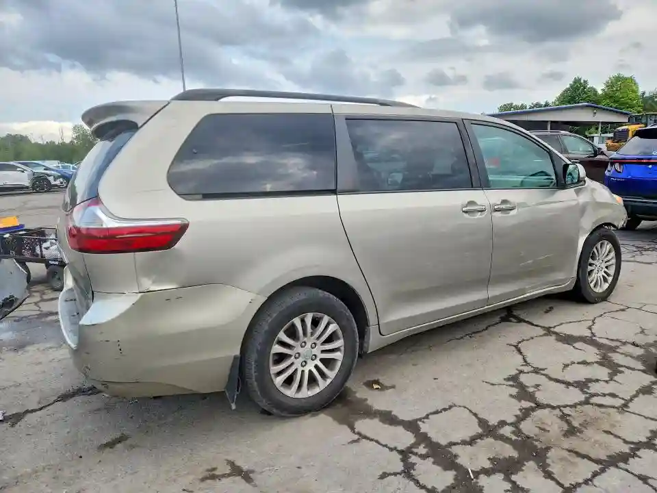 5TDYZ3DC3HS775321 2017 TOYOTA SIENNA-2