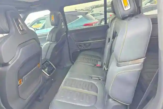 7PDSGABA4PN019950 2023 RIVIAN RIS-5