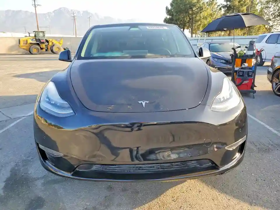 5YJYGAEE9MF137910 2021 TESLA MODEL Y-4