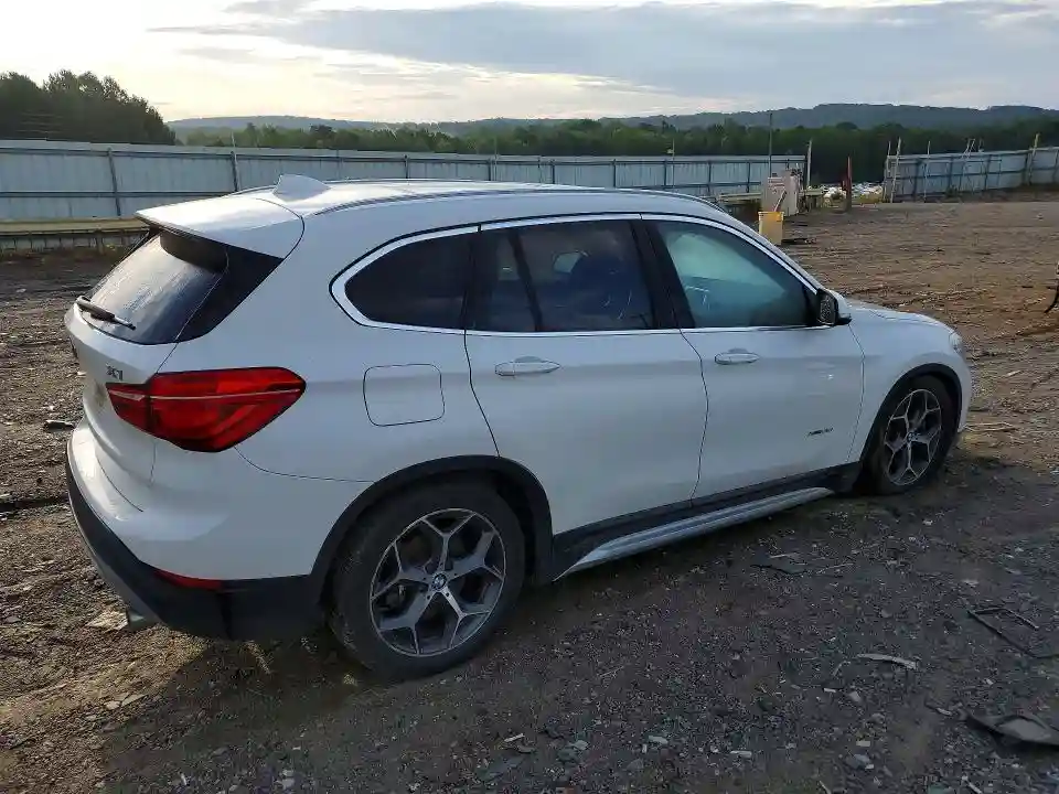 WBXHT3C34J5F90974 2018 BMW X1-2