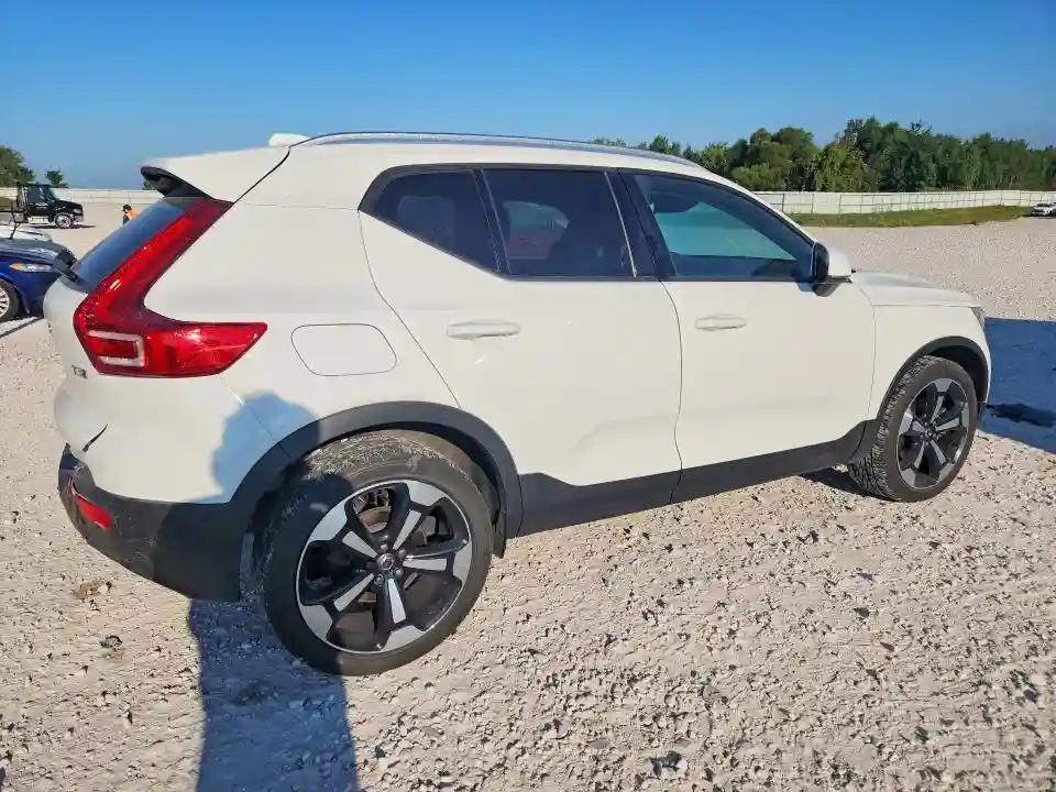 YV4162UK4K2111942 2019 VOLVO XC40-2