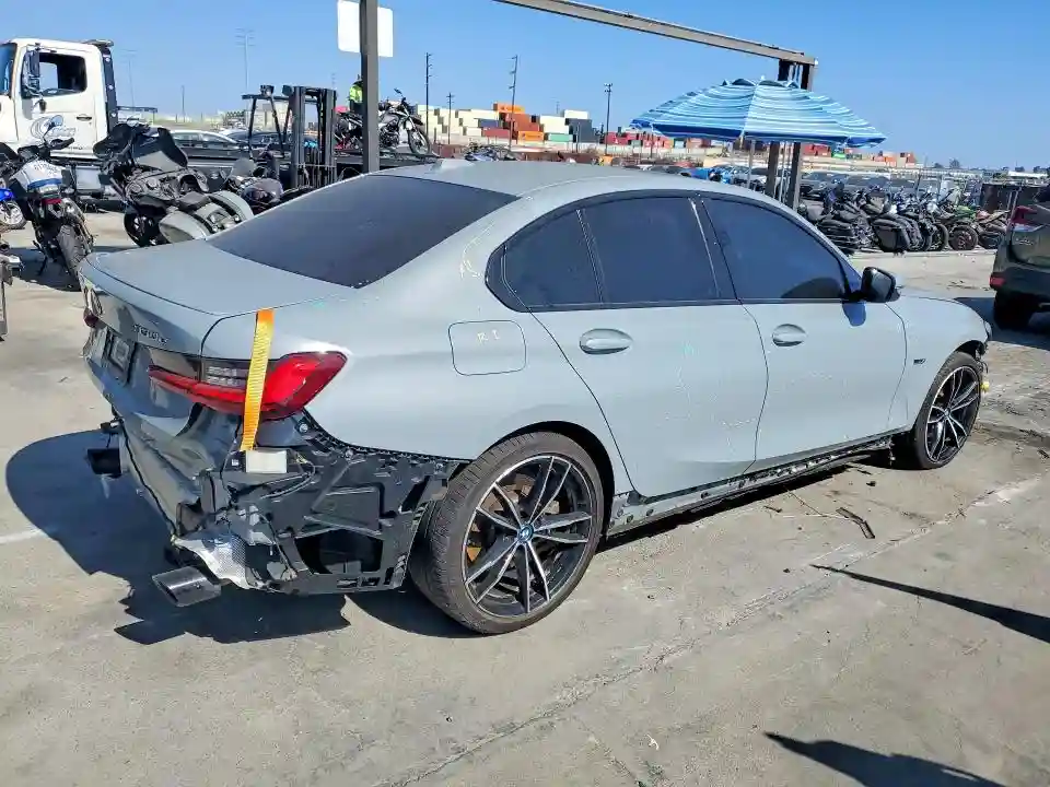 3MW39FF06P8C84003 2023 BMW 3 SERIES-2