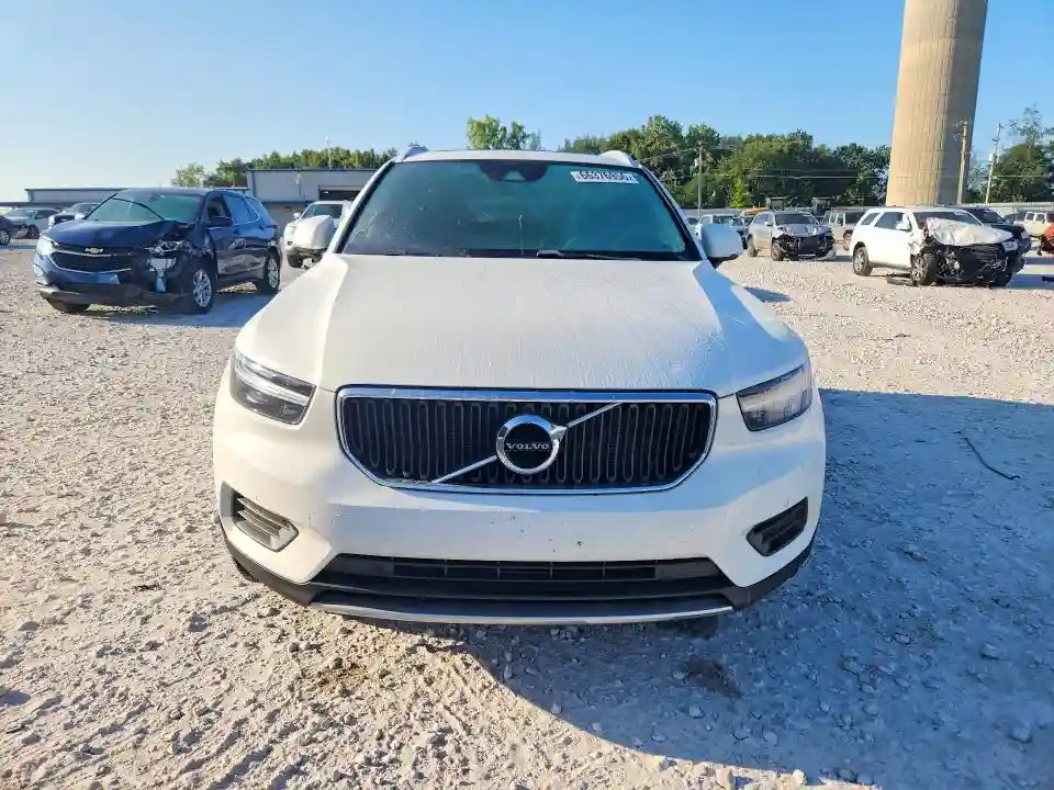 YV4162UK4K2111942 2019 VOLVO XC40-4