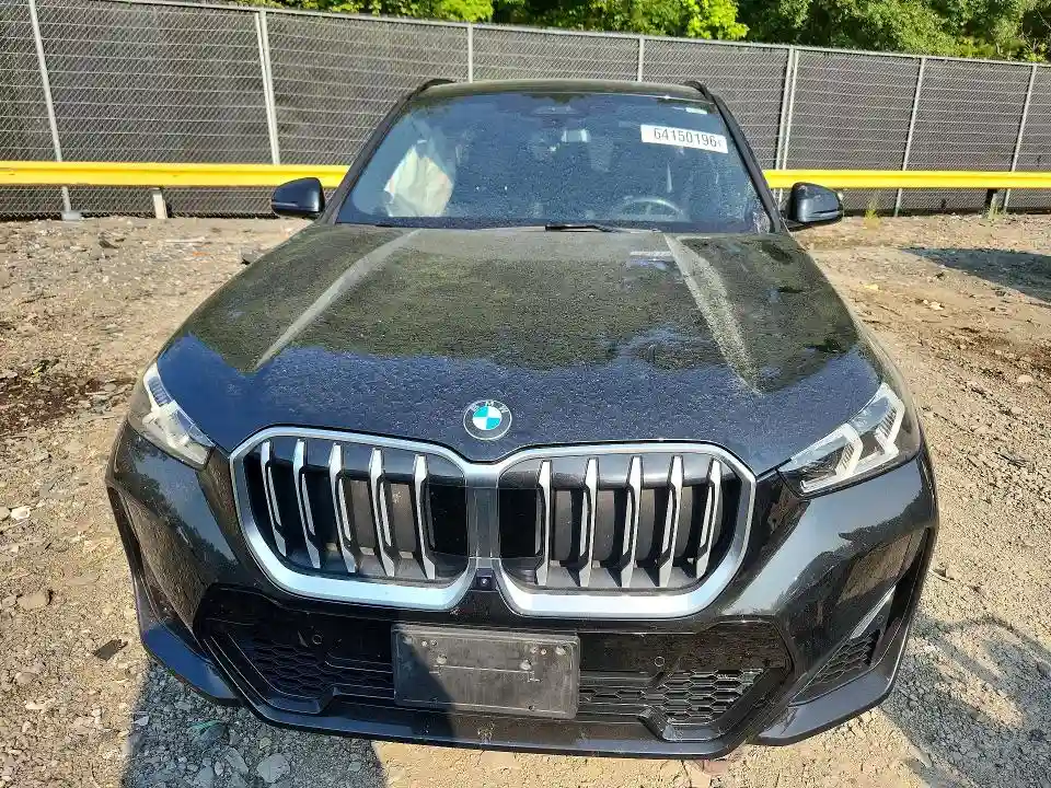 WBX73EF0XP5X32565 2023 BMW X1-4