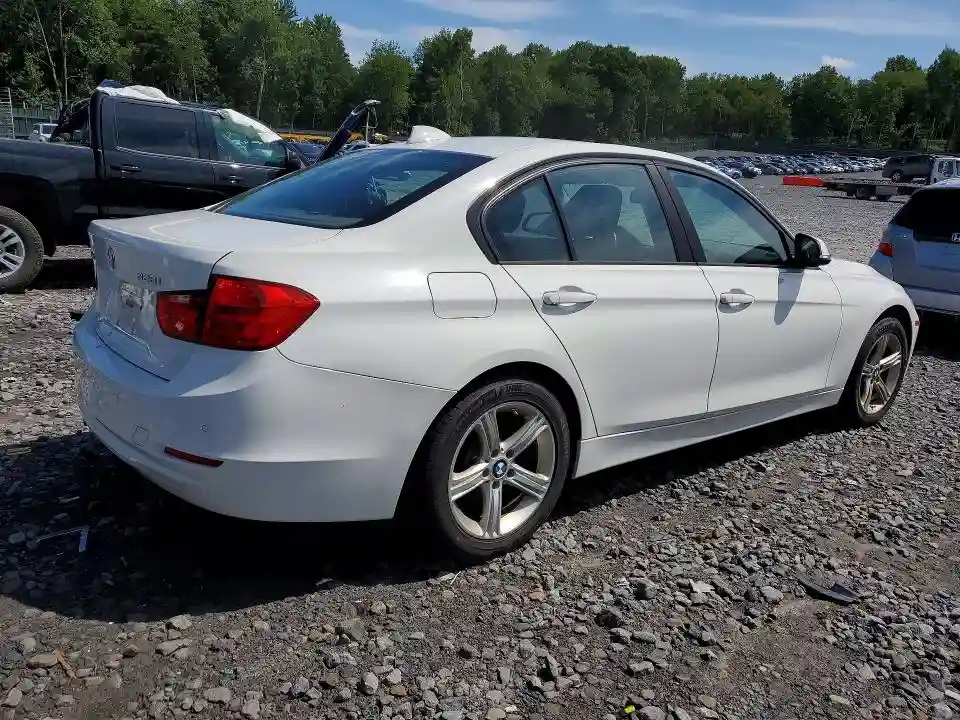 WBA3B5G59FNS18422 2015 BMW 3 SERIES-2