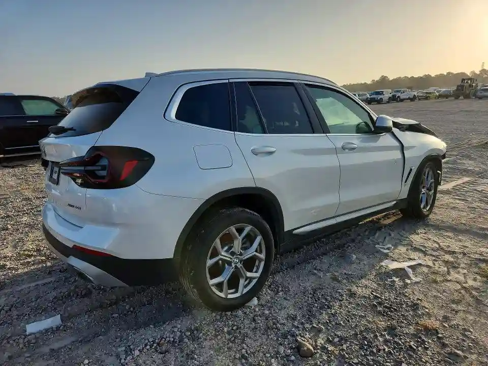5UX53DP08R9W13386 2024 BMW X3-2