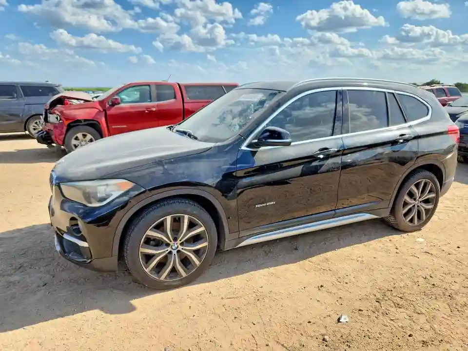 WBXHU7C35H5H34790 2017 BMW X1-0